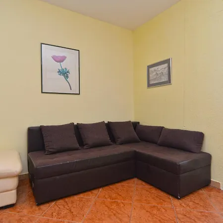 Milica 56 Apartment Pula