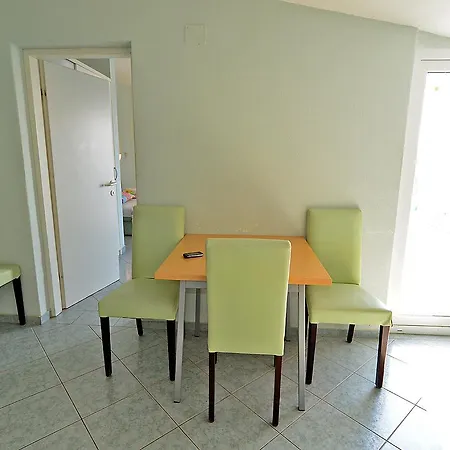 Milica 56 Apartman Póla