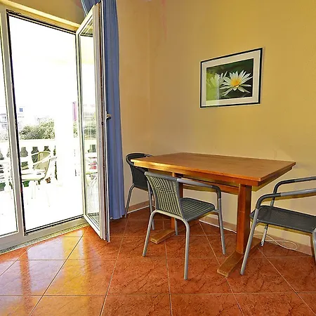 Milica 56 Apartman Póla