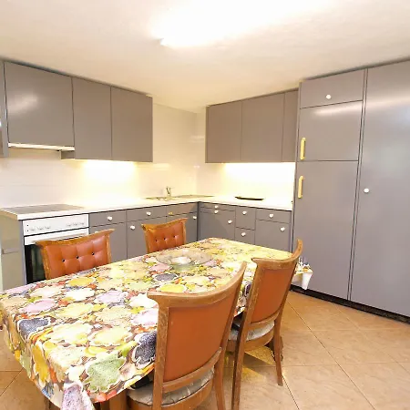 Milica 56 Apartmán Pula